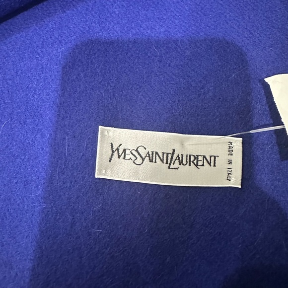Yves Saint Laurent scarf - Picture 3 of 4